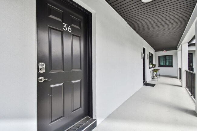 Foto del edificio - 2942 W Bay Dr
