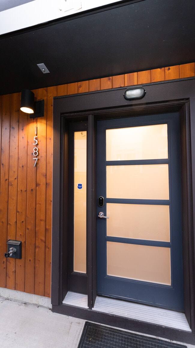 Foto del edificio - 1587 139th Ct NE