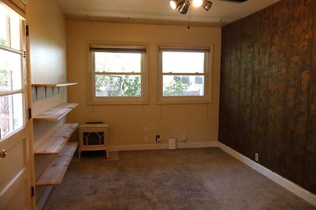 Building Photo - Character, Comfort, and Convenience on Wes...