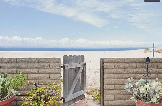 Foto del edificio - 1560 E Oceanfront