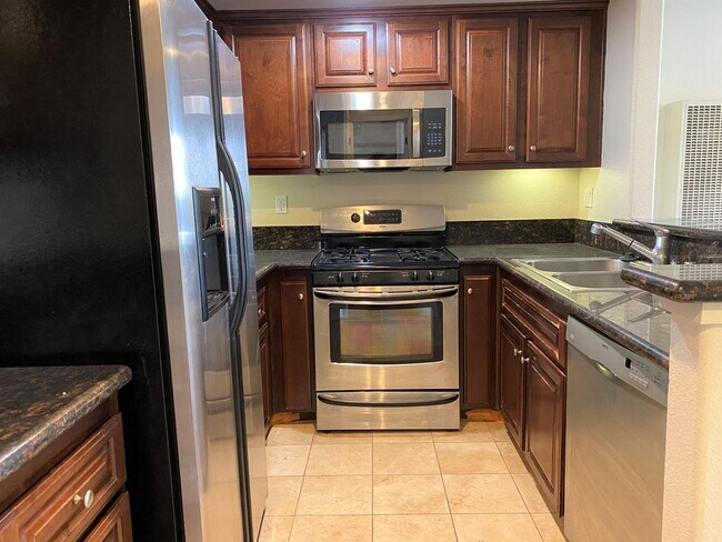 Foto del edificio - Fantastic Centrally Located Condo