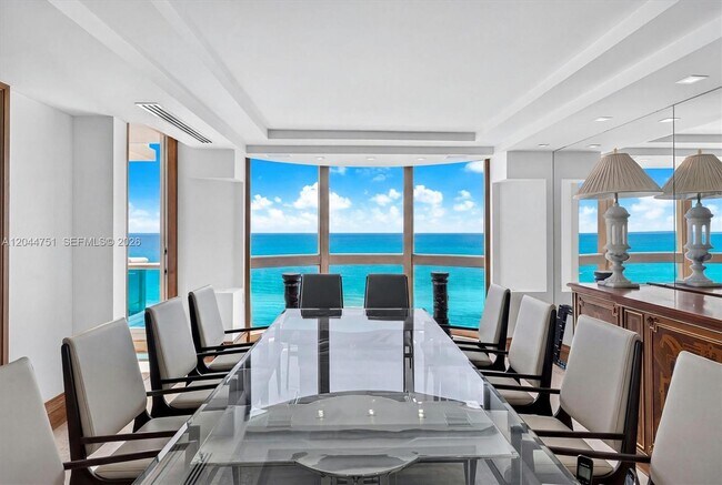 Foto del edificio - 5025 Collins Ave