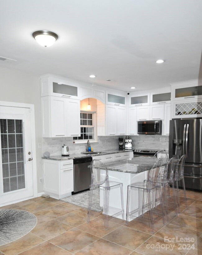 Building Photo - 6985 Honey Tree Ln