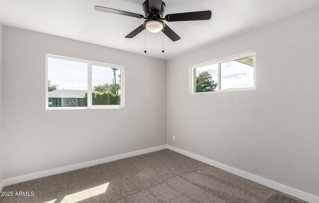 Foto del edificio - 4402 E Mitchell Dr