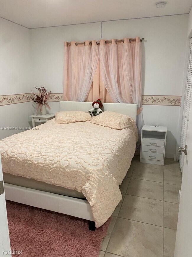 Foto del edificio - 4 br, 2 bath House - 18889 NW 35th Ave