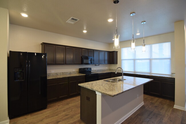 Building Photo - 7820 Northgate Lp