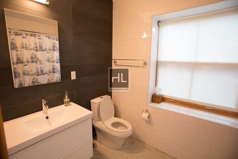 Primary Photo - 440 Waverly Ave