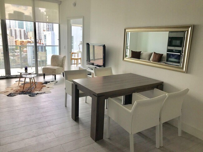 Foto del edificio - 2900 NE 7th Ave