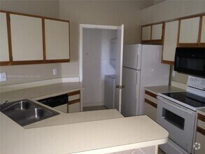 Building Photo - 9999 Summerbreeze Dr