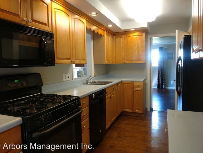 Building Photo - 2638 Lindenwood Dr