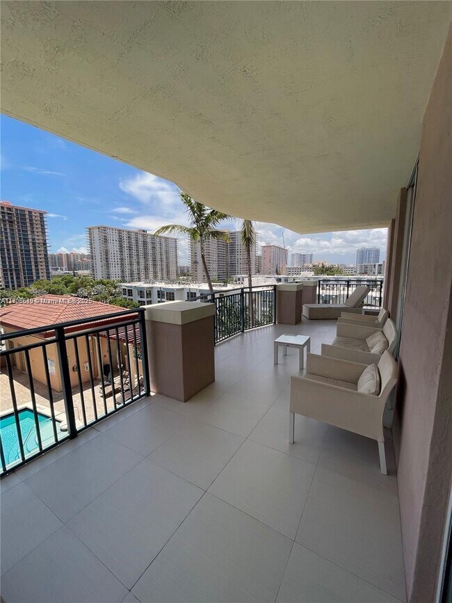 Foto del edificio - 17555 Atlantic Blvd