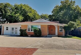 Building Photo - 3273 Lackland Rd