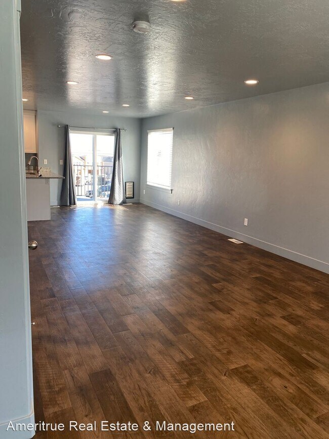 Building Photo - 3 br, 2.5 bath House - 181 E 610 S