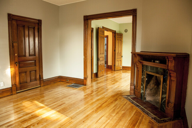 Foto del edificio - 2706 E 22nd St
