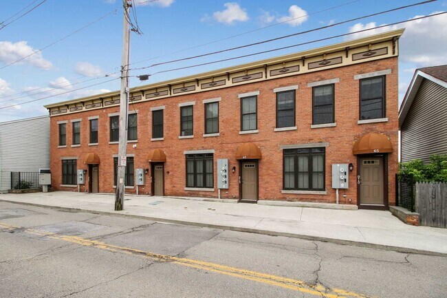 Building Photo - 71 E Main St