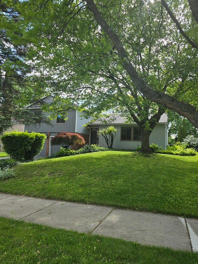 Primary Photo - 2125 Ardenne Dr