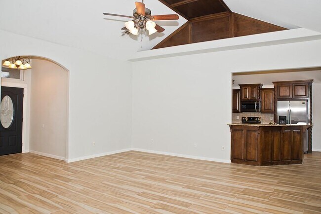Foto del edificio - 826 Rickwood Cir