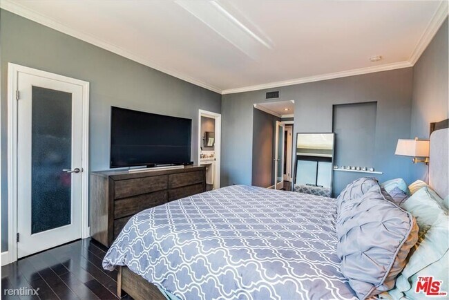 Foto del edificio - 2 br, 2 bath Condo - 8455 Fountain Ave Uni...