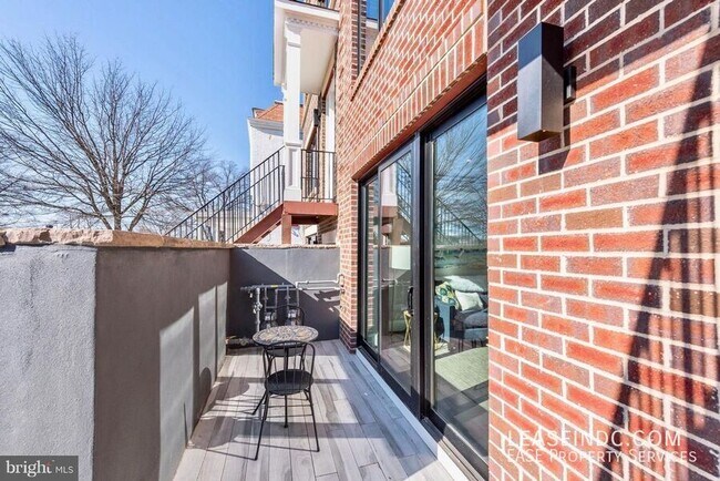 Foto del edificio - 4525 1/2 Georgia Avenue NW-#1