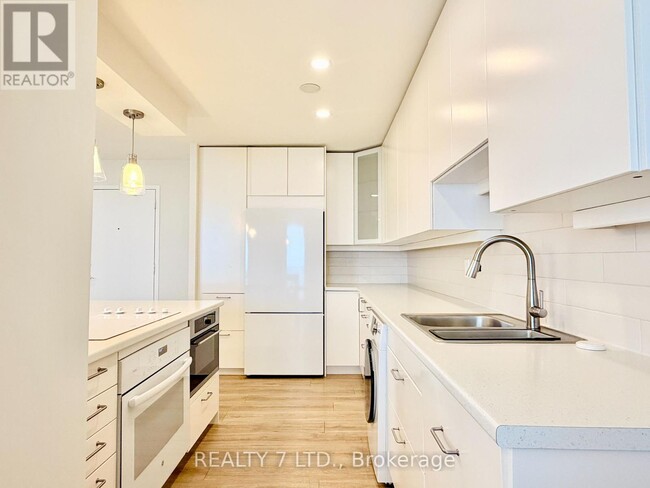 Building Photo - 15 Towering Heights Blvd