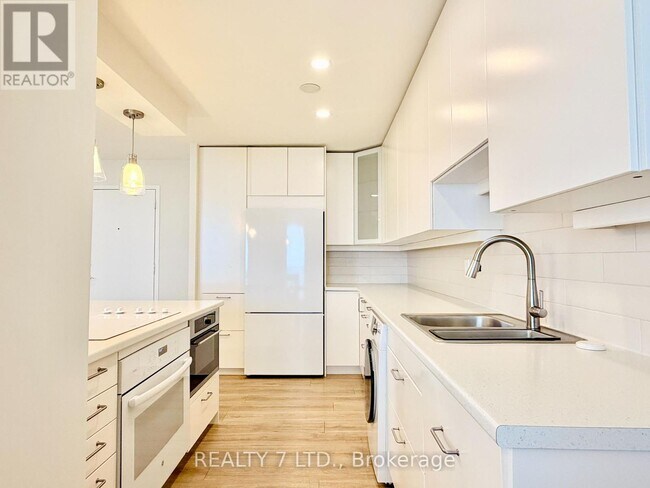 Photo du bâtiment - 15 Towering Heights Blvd