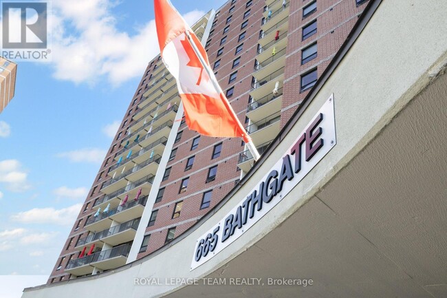 Building Photo - 665-665 Bathgate Dr