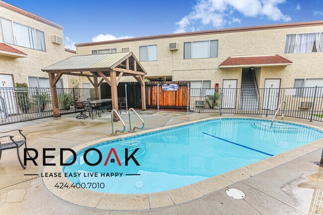 Building Photo - Bright and Cozy Studio with Mini-Split, Up...