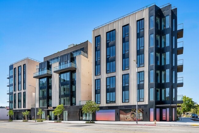 Building Photo - Arya