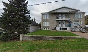 Building Photo - 130-45e 45e Av