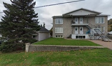 Building Photo - 130-45e 45e Av