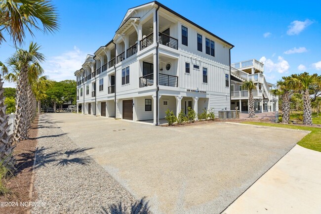 Foto del edificio - 1038 Fort Fisher Blvd N