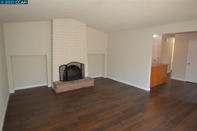 Building Photo - 1499 Fox Hollow Ct