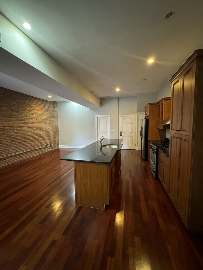 Kitchen/living - 422 Broadway