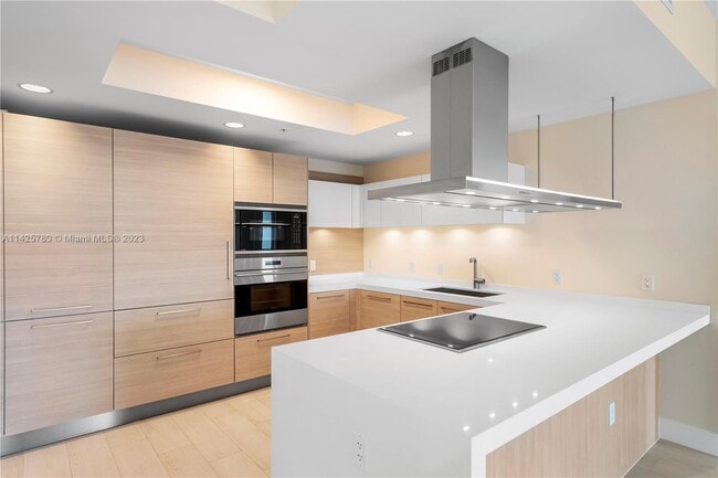 Building Photo - 17111 Biscayne Blvd