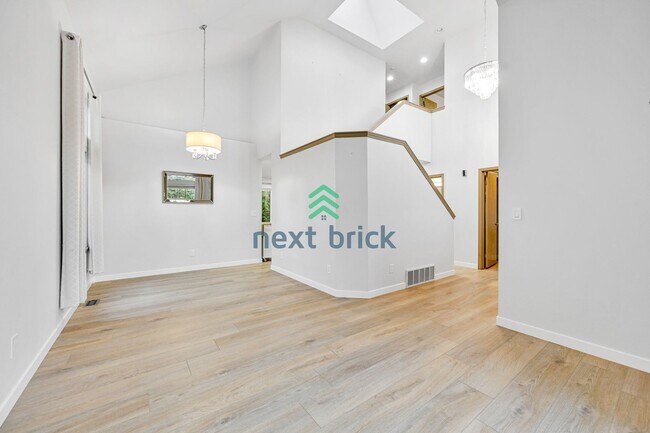 Foto del edificio - 3 BED & 2.5 BATH FOR RENT