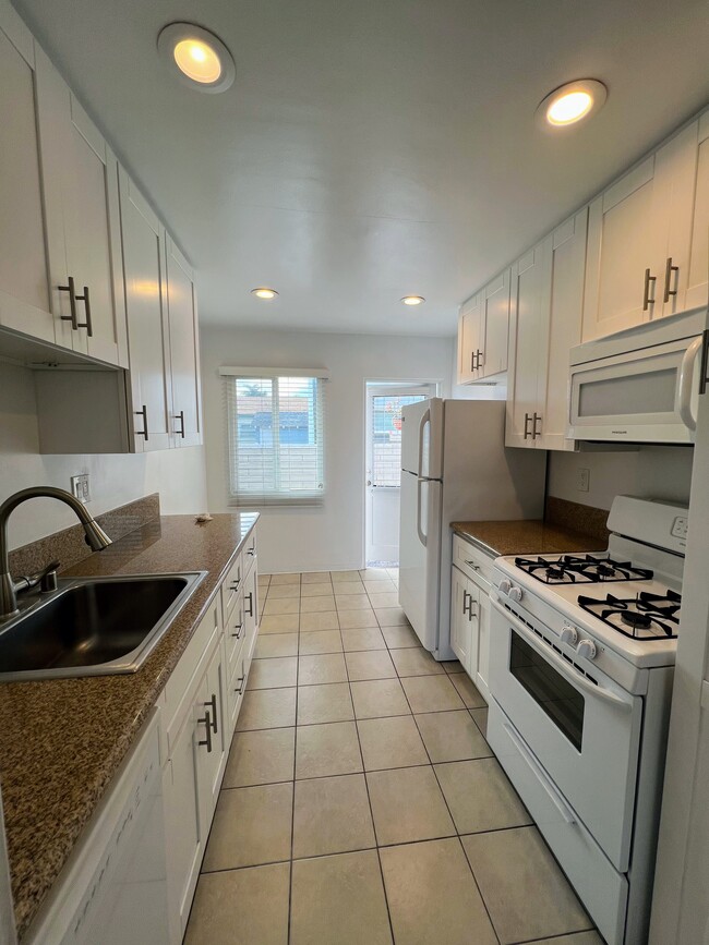 Building Photo - 4654 Bayard St