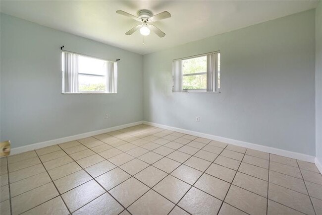 Building Photo - 6170 SW 43rd St
