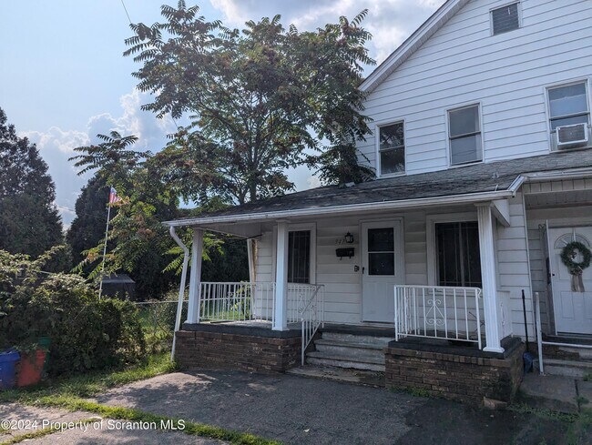 Building Photo - 947 Carmalt St