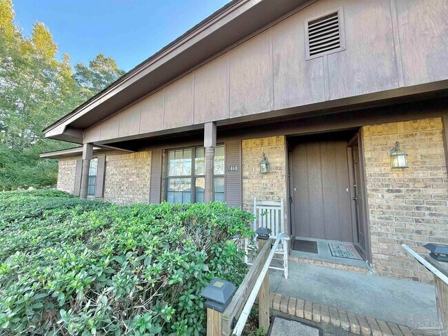 Foto del edificio - 1469 E Johnson Ave