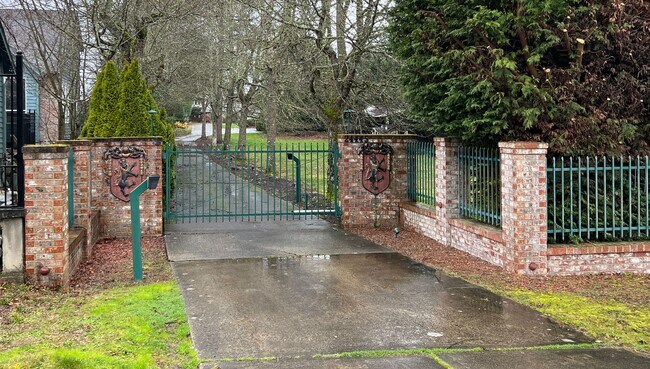 Foto del edificio - Gated Sound view home Des Moines area, 4 bed plus den 2.5 bath 3900 s/f, Available NOW!!!