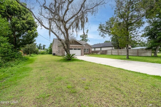 Foto del edificio - 4447 Huckleberry Ln