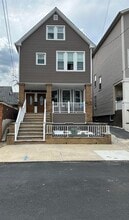 Building Photo - 150 W 9th St