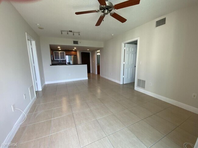 Foto del edificio - 2 br, 2 bath House - 610 Clematis St Apt 519