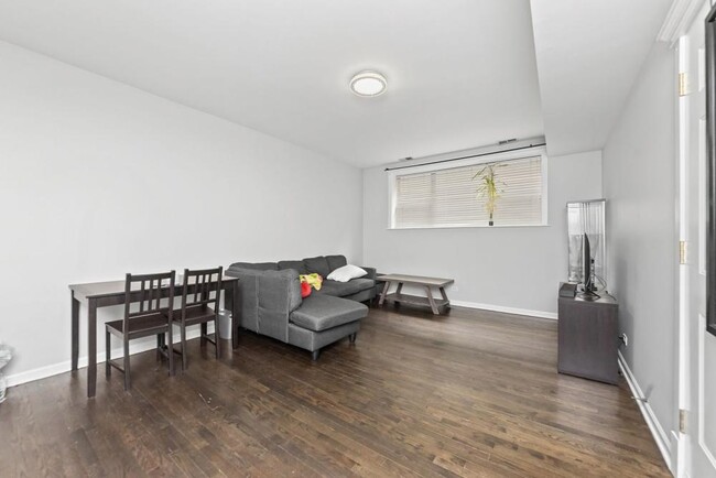 Foto del edificio - 2 bedroom in Chicago IL 60660