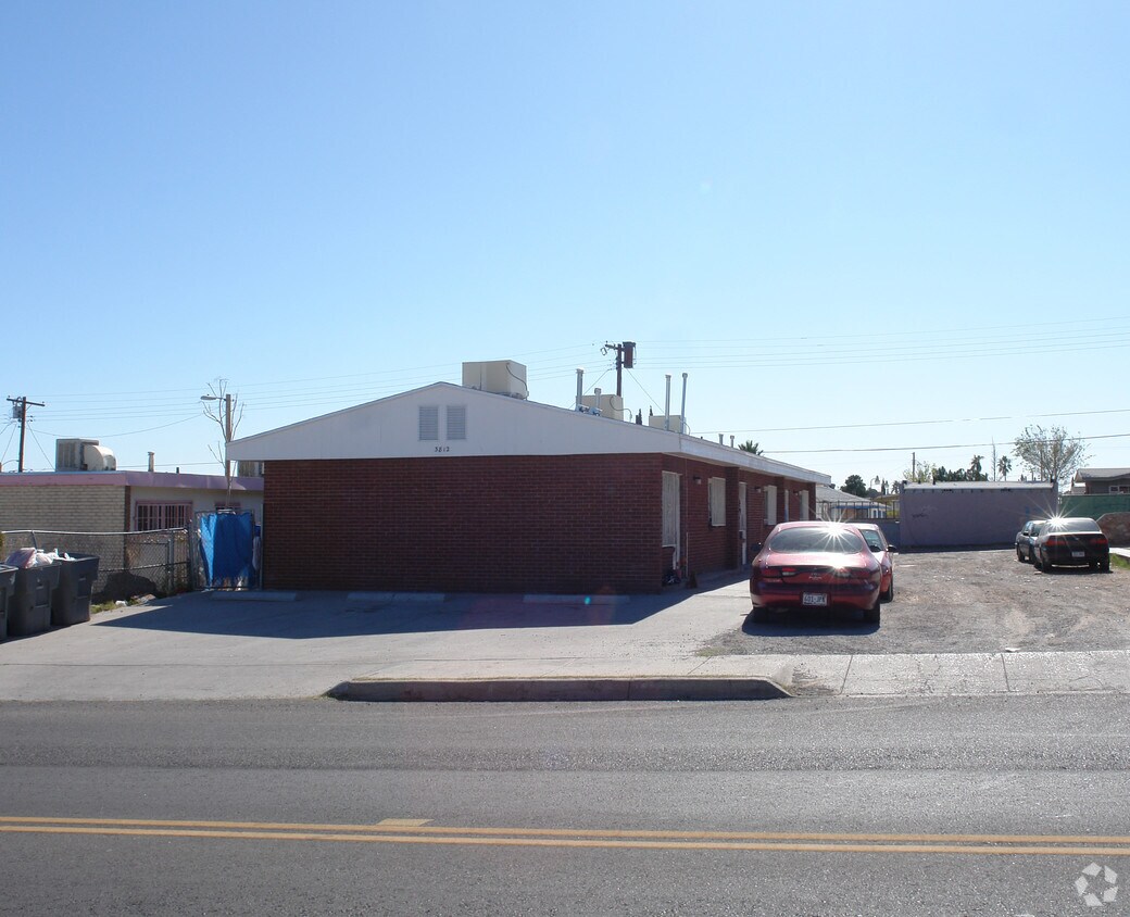 Building Photo - 3808-3812 Hayes Ave