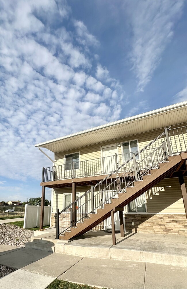 Building Photo - Charming 2-Bedroom Apartment