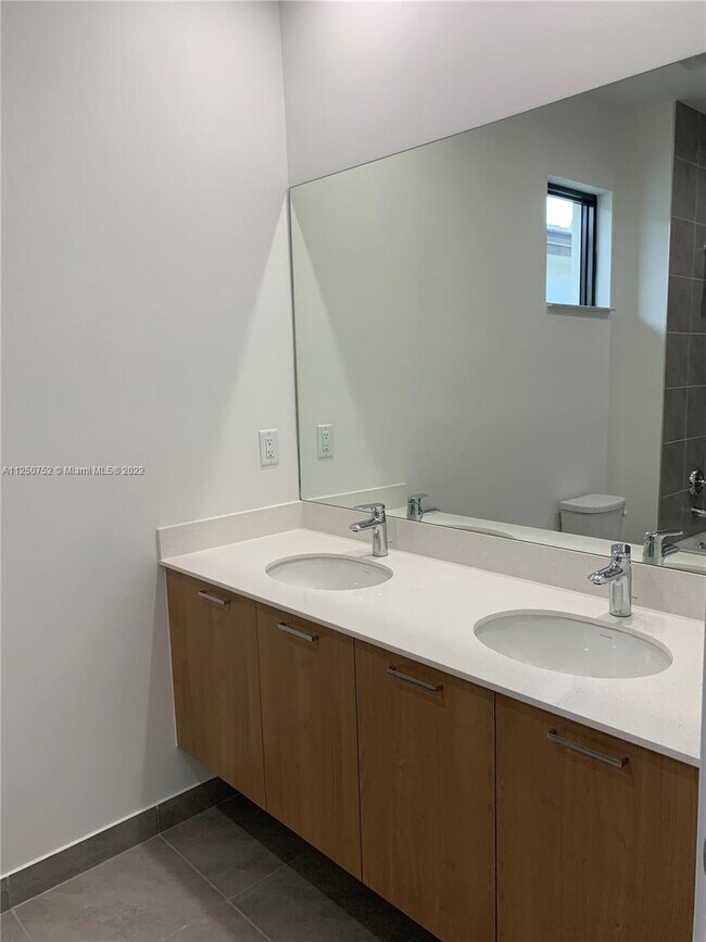Foto del edificio - 4372 NW 80th St