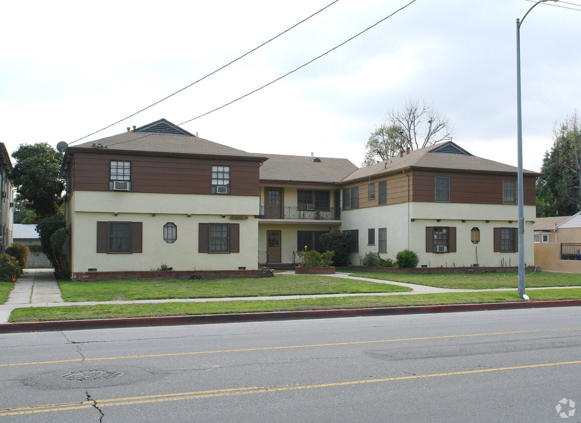 Building Photo - 12308 Magnolia Blvd