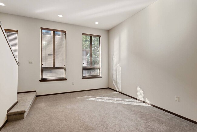 Building Photo - 186 Madrona Way NE