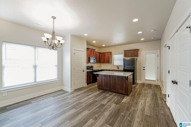 Foto del edificio - 915 Maple Trce